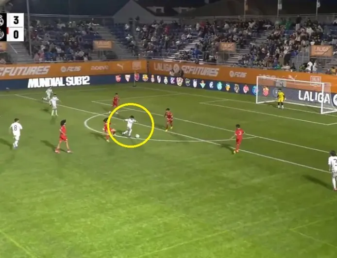 موهبة ريال مدريد الصاعدة يسجل هدفا عالميا (فيديو)