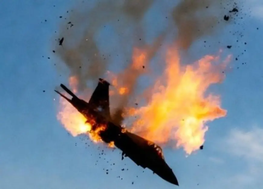 مشاهد  لحظة سقوط طائرة حربية  أمريكية في الكويت (فيديو)