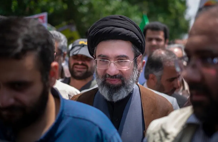 من هو مجتبى خامنئي المرشد الإيراني الجديد؟