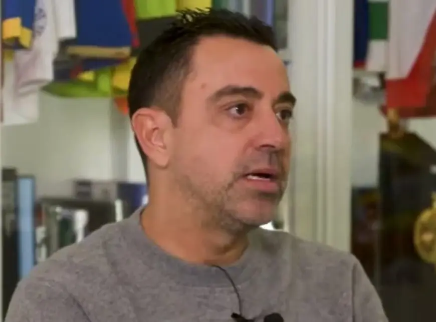 تصريحات صادمة من تشافي تهز برشلونة.. هذا ما حدث مع ميسي (فيديو)