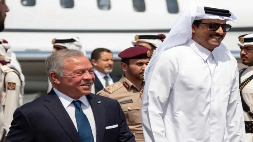 الملك يصل إلى الدوحة في زيارة إلى دولة قطر