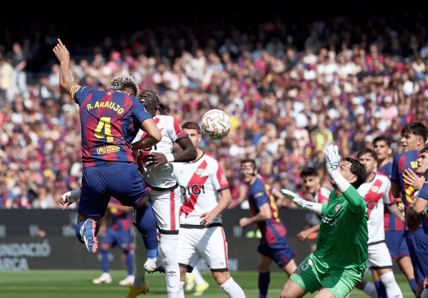 برشلونة يتخطى رايو فاليكانو بصعوبة ويعزز صدارته