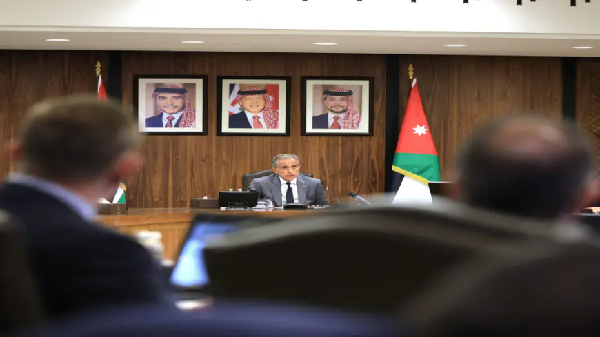 رئيس الوزراء: مخزون الاستراتيجي من السلع والطاقة آمن ومطمئن ولفترات كافية