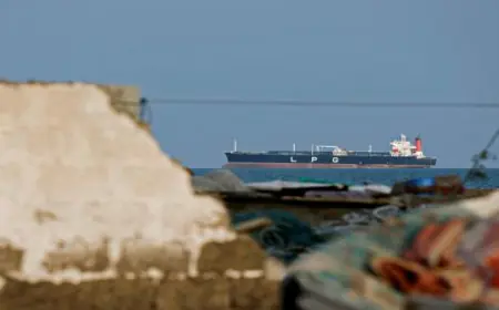 إيران تعفي العراق من قيود العبور عبر مضيق هرمز