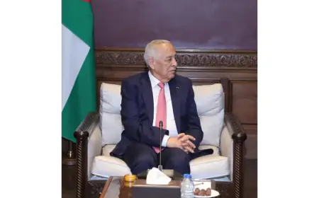 العيسوي ينقل تمنيات الملك وولي العهد بالشفاء لوزير الصحة الأسبق أبو جنيب الفايز