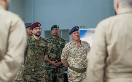 الملك يزور قيادة سلاح الجو الملكي ويثمن احترافيتهم في حماية سماء الوطن