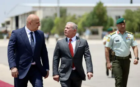 الملك يجري اتصالا هاتفيا مع الرئيس اللبناني ويؤكد وقوف الأردن إلى جانب لبنان