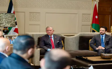 الملك يستقبل الوفد الوزاري السوري ويؤكد أهمية تعزيز التعاون الاقتصادي والأمني بين الأردن وسوريا