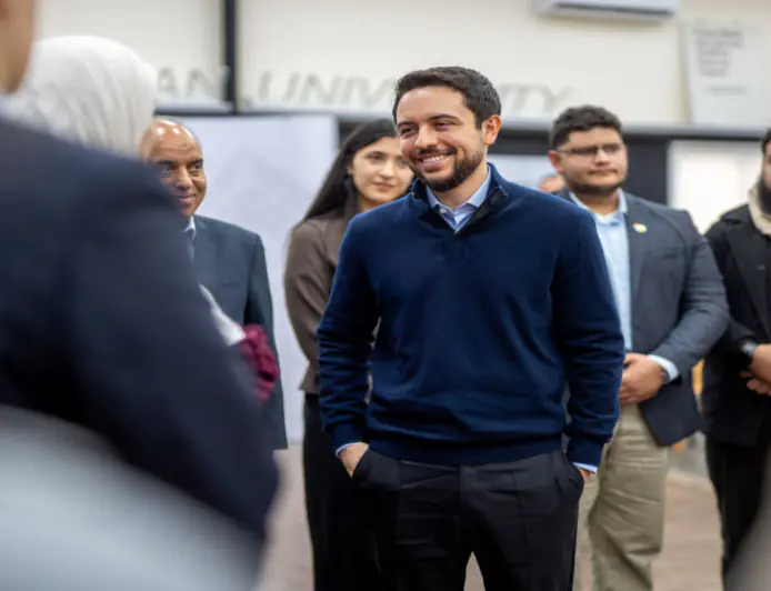 ولي العهد يؤكد خلال زيارته إلى الجامعة الألمانية أهمية تمكين الشباب