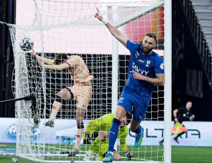 الهلال يمطر شباك الخلود.. وبنزيمة يوقع هاتريك ناري (فيديو)