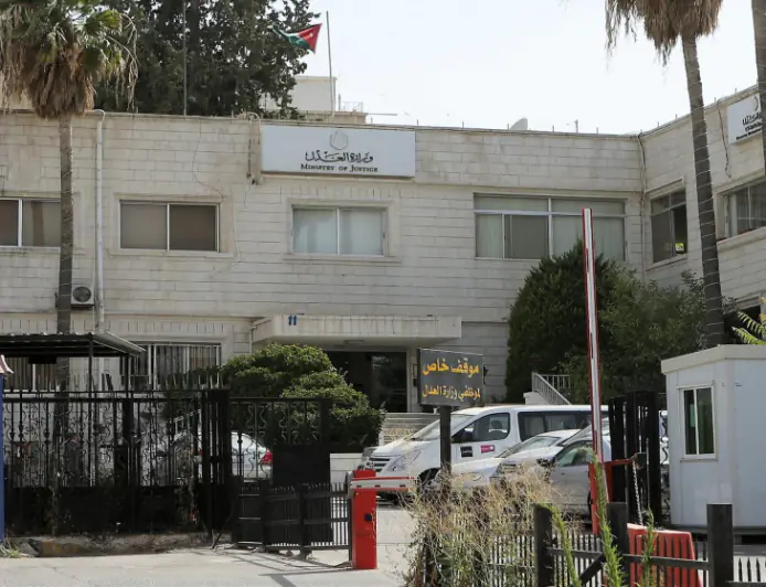 وزير العدل: تعليمات جديدة لاعتماد المترجمين أمام كتاب العدل في المحاكم