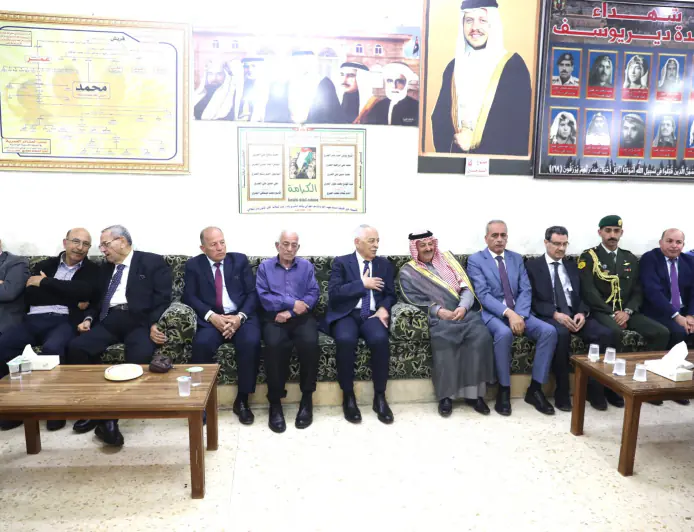 مندوبا عن الملك وولي العهد.. العيسوي يعزي بوفاة الوزير الأسبق خالد العمري