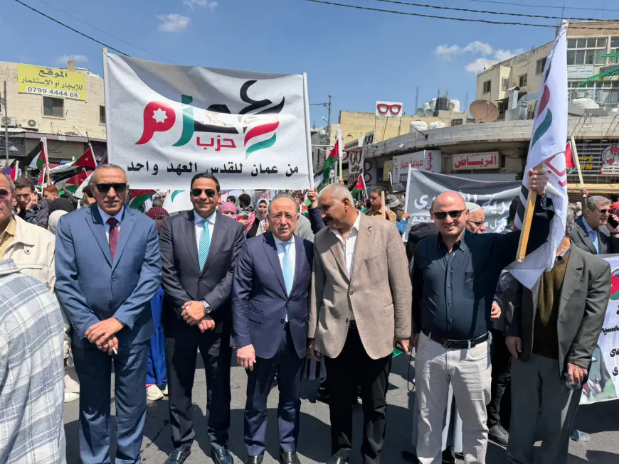 النائب أبو هنية يشارك في المسيرة الشعبية دعما للمواقف الملكية تجاه القضية الفلسطينية (صور)
