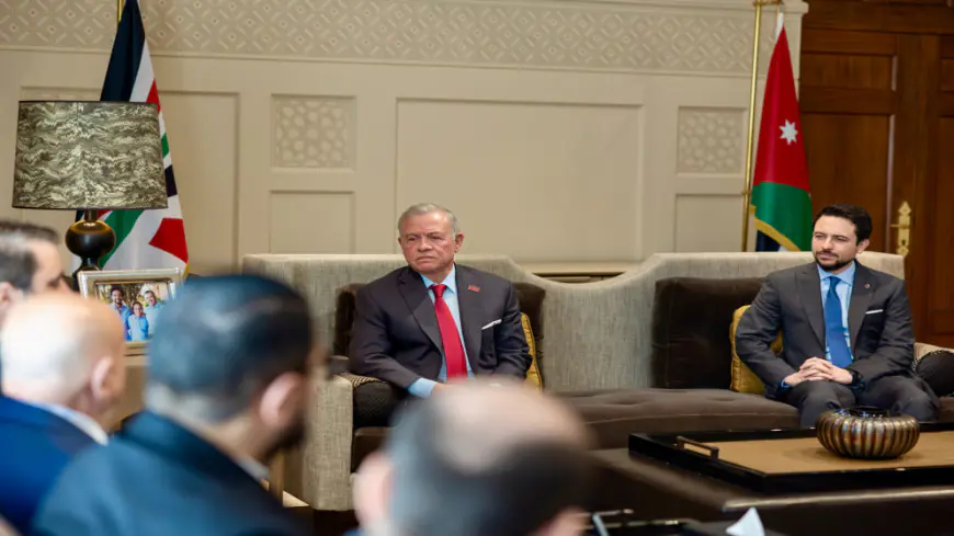 الملك يستقبل الوفد الوزاري السوري ويؤكد أهمية تعزيز التعاون الاقتصادي والأمني بين الأردن وسوريا
