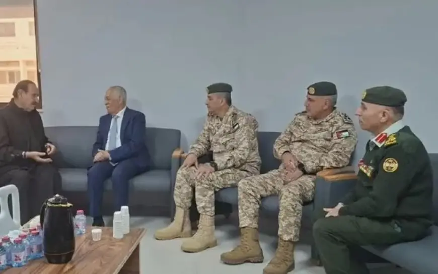 العيسوي ينقل تمنيات الملك وولي العهد للفريق المتقاعد متعب الزبن بالشفاء العاجل