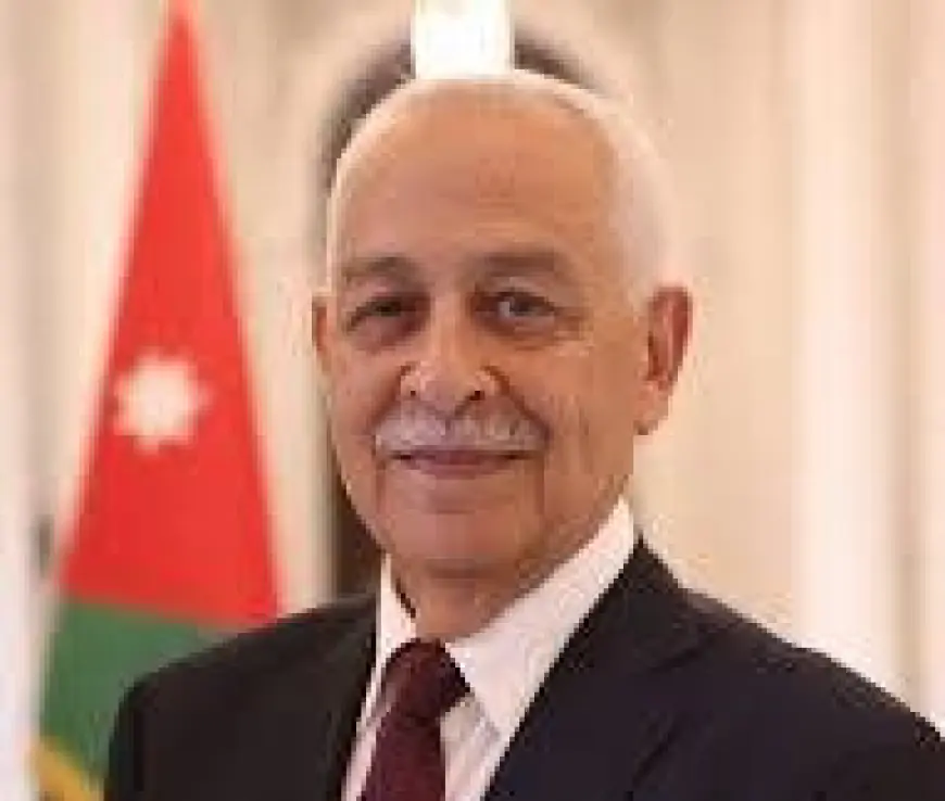 العيسوي ينقل تمنيات الملك ولي العهد بالشفاء العاجل للشاعر حيدر محمود