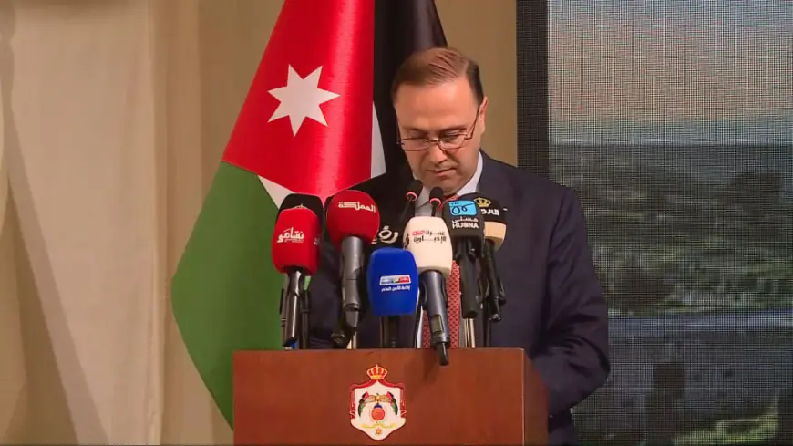 المومني: تخصيص 2 مليون دينار لصيانة طريق الرمثا في إربد شارع الـ40