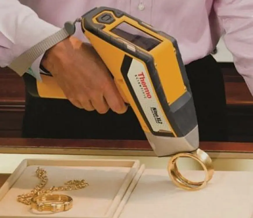المواصفات تبدأ استخدام جهاز XRF لفحص الذهب