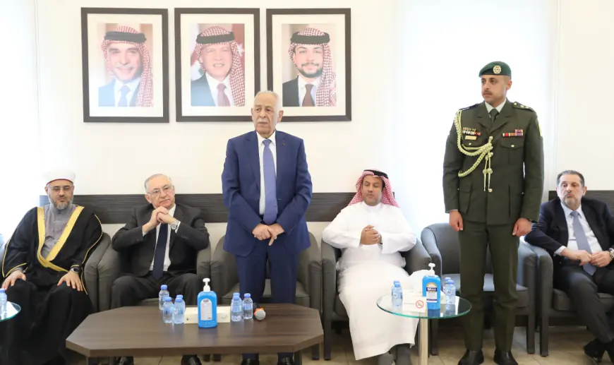 مندوبا عن الملك وولي العهد.. العيسوي يعزي عشيرة حجازي