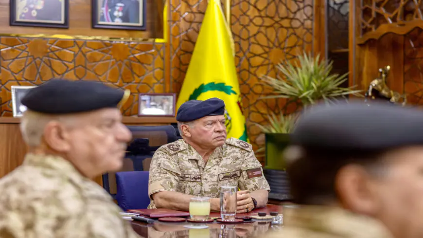 الملك يشيد بجهود مرتبات المنطقة العسكرية الشرقية في حماية الحدود (صور)