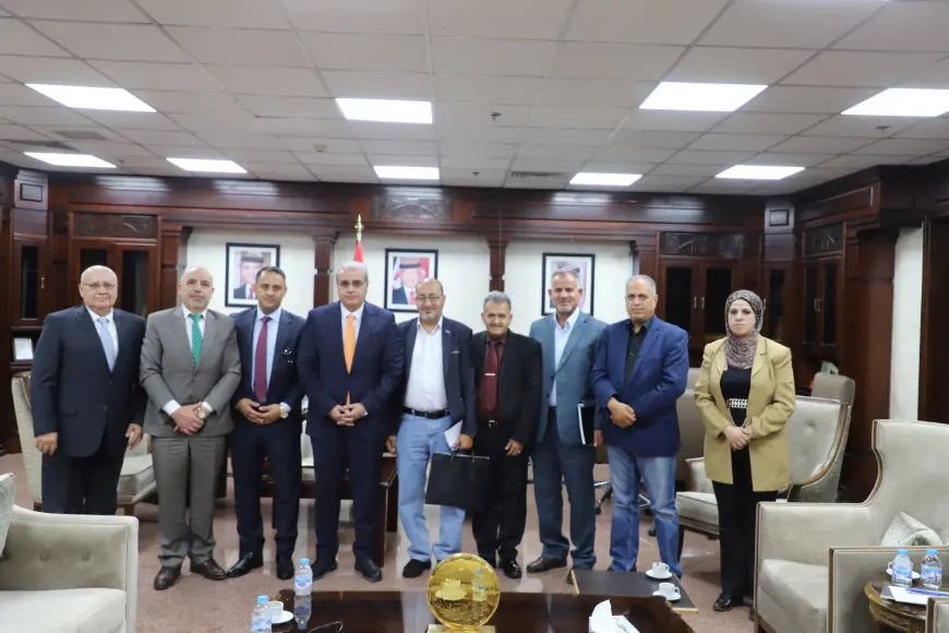 حزب التغيير يناقش مع وزير الصحة تحديات القطاع.. والتأمين الشامل يتصدر الأولويات