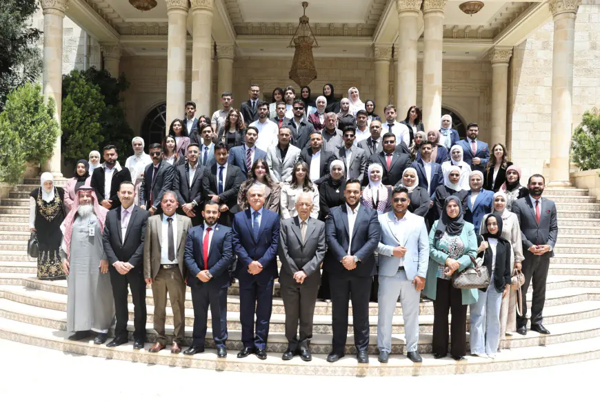 العيسوي خلال استقباله طلبة جامعات وفعاليات أكاديمية