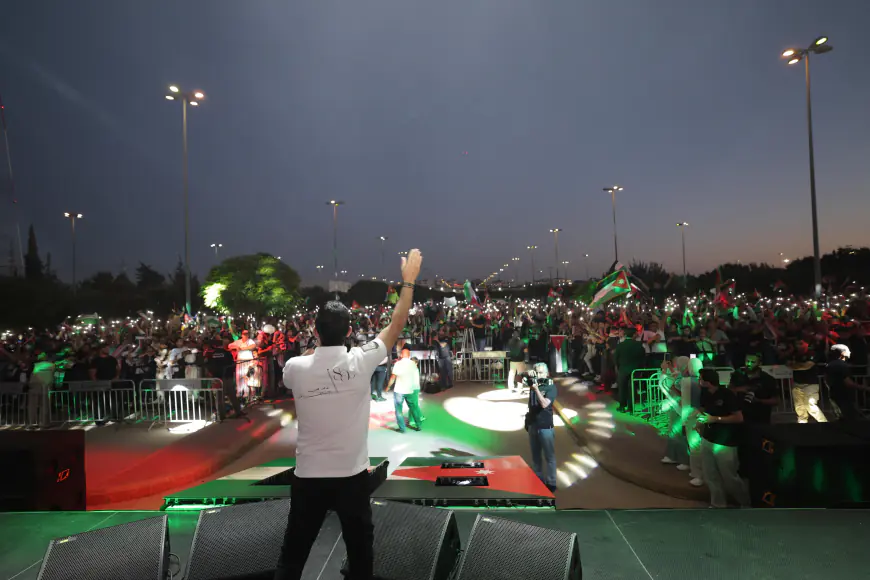 زين تحتفي باستقلال المملكة الـ80 وتوجّه رسائل دعم لنشامى المنتخب الوطني (صور)