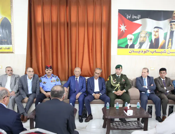 مندوبا عن الملك وولي العهد.. العيسوي يعزي بوفاة اللواء المتقاعد الوديان