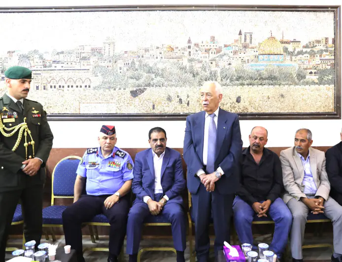 مندوبا عن الملك وولي العهد.. العيسوي يعزي بوفاة الشاب الدماسي إثر حادثة المدرج الروماني وينقل تمنياتهما بالشفاء للمصاب طريش