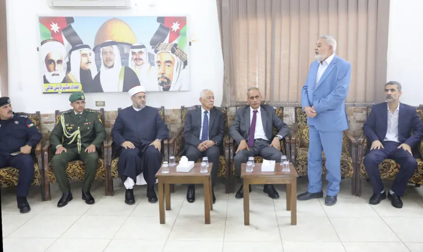 *مندوبا عن الملك وولي العهد.. العيسوي يعزي عشيرة بني هاني