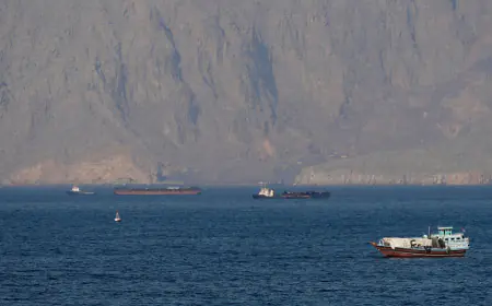 إيران تعلن انفجار ناقلتي نفط جنوب مضيق هرمز.. والقيادة الأميركية تنفي الرواية