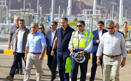 رئيس الوزراء يفتتح محطتي الغاز الطبيعي في القويرة والمجمع الصناعي بالعقبة