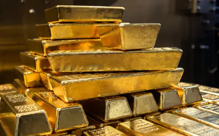 أسعار الذهب تتراجع عالميًا وسط ترقب قرار الفيدرالي الأميركي واستقرار الدولار