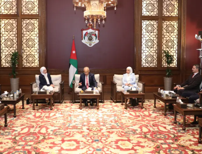 العيسوي يلتقي وفدا من فريق أصحاب المبادرات الصحية والبيئية