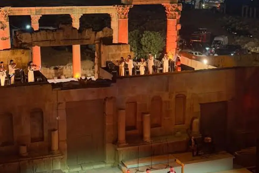 تأجيل حفل تامر حسني في مهرجان جرش بعد وفاة والده