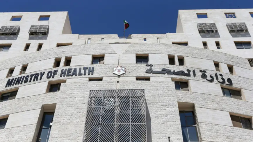 إنهاء عقد شركة نظافة مرتبطة بنجل وزير العمل مع وزارة الصحة