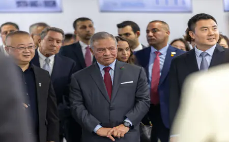 الملك يزور شركة مختصة بتصنيع الروبوتات في شنغهاي
