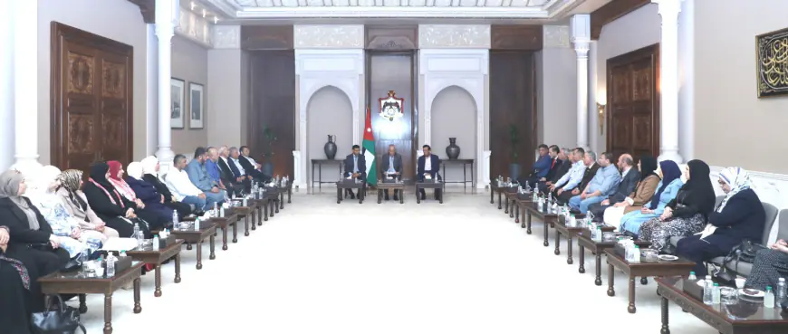 رئيس الديوان الملكي يلتقي وفدا من لجان الأحياء والتوعية والاتصال بالزرقاء