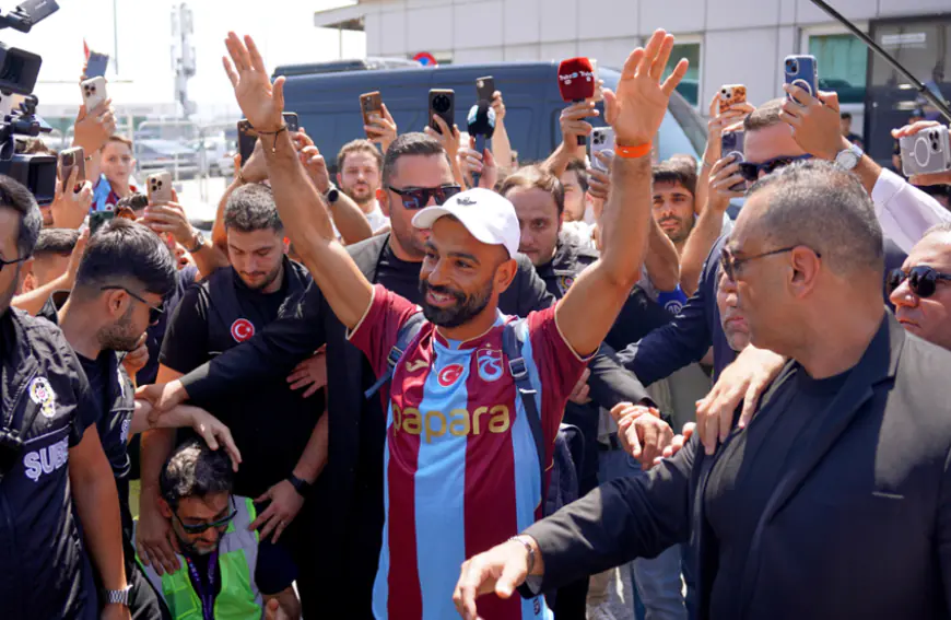 بالفيديو.. استقبال أسطوري لمحمد صلاح في تركيا بعد انضمامه لطرابزون سبور