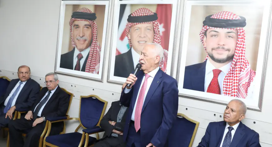 مندوبا عن الملك وولي العهد.. العيسوي يعزي عشيرني الزريقات والسماوي