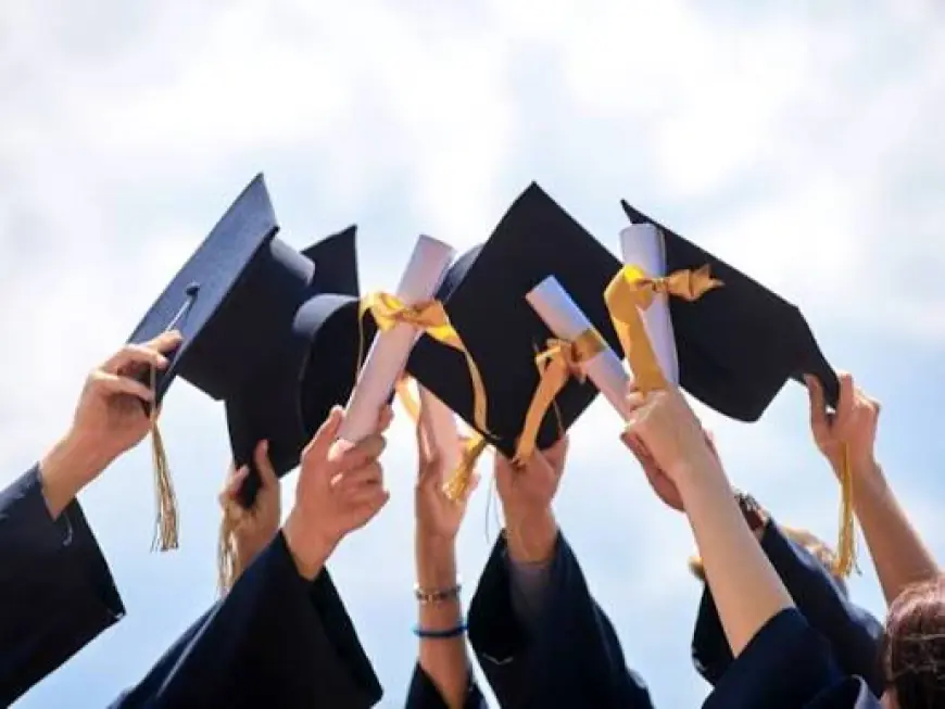 حفلات التخرج في الجامعات.. لماذا لا ننتقل إلى (التخرج الذكي)؟