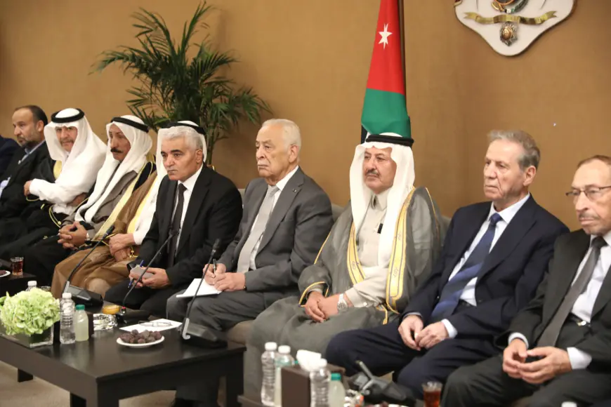 تنفيذا لتوجيهات الملك.. رئيس الديوان الملكي يلتقي (300) من وجهاء وممثلي محافظة معان لاستكمال بحث أولوياتها عقب الزيارة الملكية