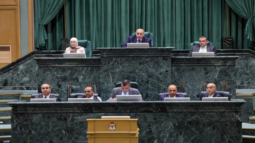 النواب يقر قانون تنظيم العمل المهني بعد تعديلات الأعيان